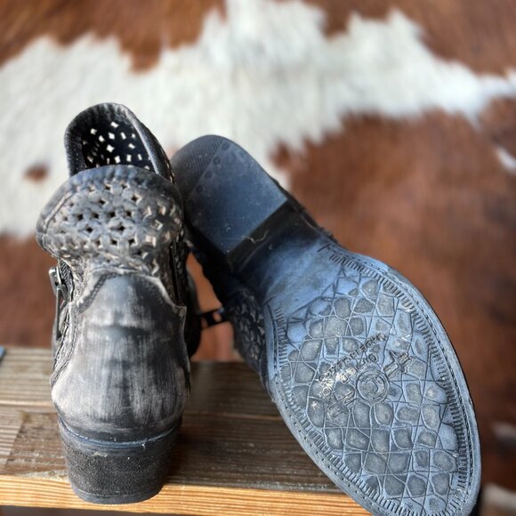 Size 8 Circle G Pryce Bootie [Black] - Picture 5 of 5